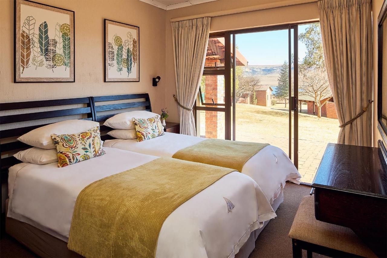 First Group Qwantani Hotel Harrismith Bagian luar foto