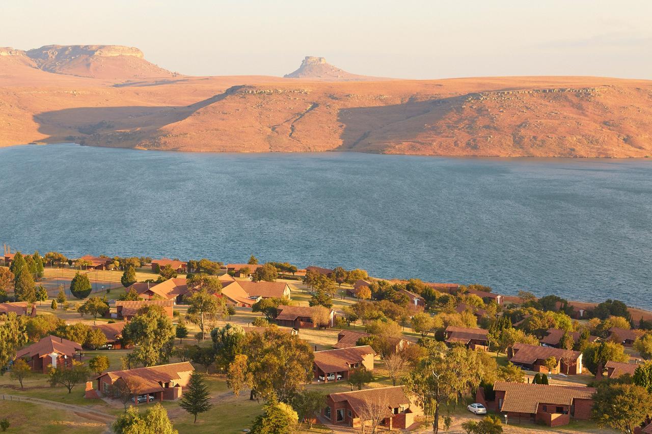 First Group Qwantani Hotel Harrismith Bagian luar foto