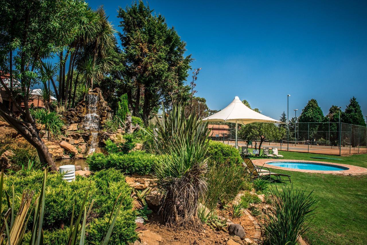 First Group Qwantani Hotel Harrismith Bagian luar foto