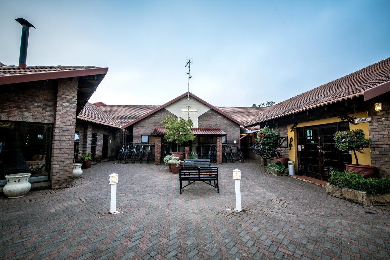 First Group Qwantani Hotel Harrismith Bagian luar foto