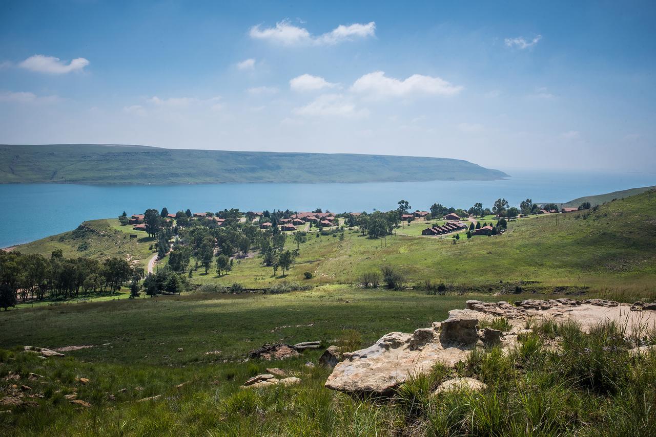 First Group Qwantani Hotel Harrismith Bagian luar foto