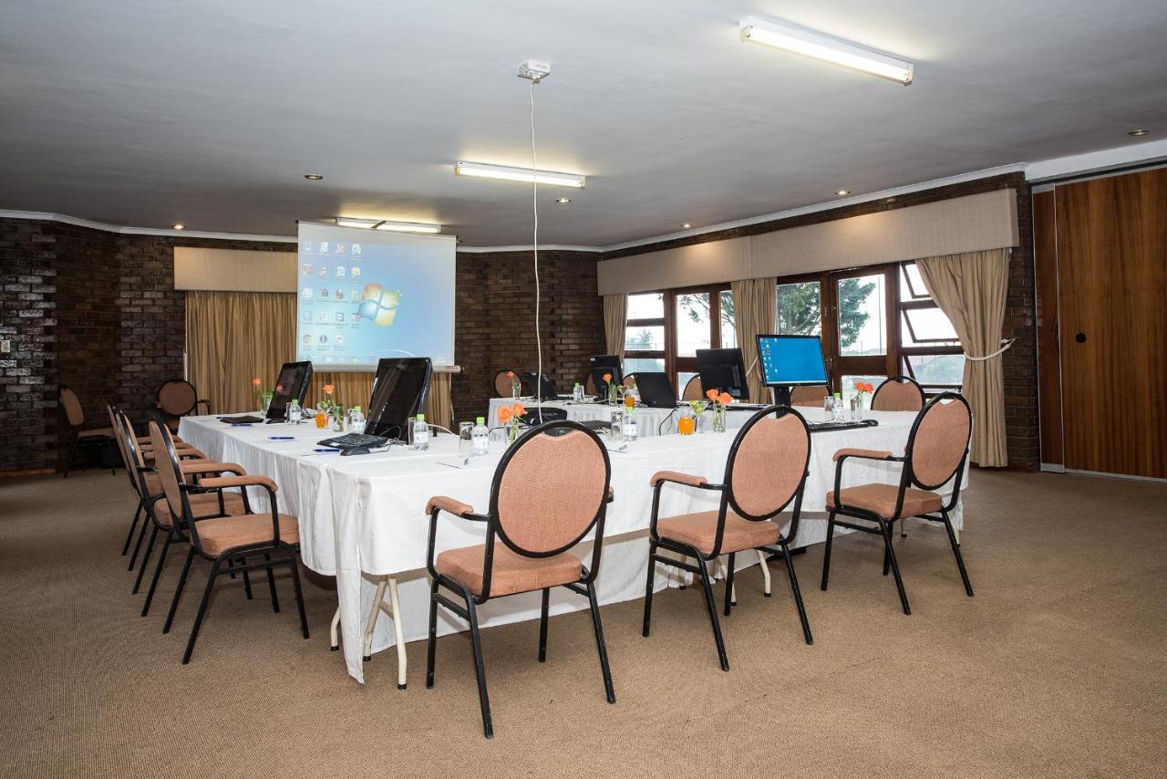 First Group Qwantani Hotel Harrismith Bagian luar foto